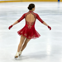 Robe de patinage artistique rouge à col haut et manches 3/4, tissu en maille avec strass, costume de performance pour enfants et adultes