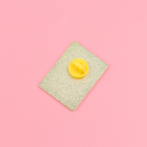 เข็มกลัดเคลือบเงาแบบวินเทจ ลายดอกไม้ ผู้หญิง  แรงบันดาลใจจาก Shepard Fairey  ทำศิลปะเพื่อสันติภาพ ไม่ใช่สงคราม - Product Image 4