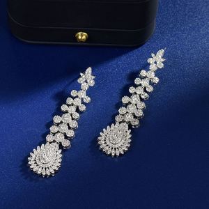 2024แบรนด์ใหม่ที่มีคุณภาพสูงต่างหูทรงลูกบาศก์เซอร์โคเนียแบบห้อยประดับดอกไม้สำหรับสุภาพสตรี E11เครื่องประดับที่ดีสำหรับงานแต่งงานแบบชนเผ่า - Product Image 1
