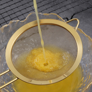 Cuillère-filtre en maille d'acier inoxydable 304, filtre à lait de soja et jus avec crochet, écumoire à graisse, passoire à nouilles, passoire à fondue, ustensile de cuisine - Product Image 4