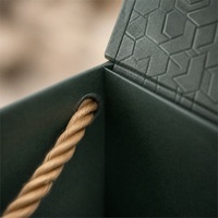 Boîte cadeau rigide à fermeture magnétique avec poignée en corde, emballage de luxe, vente en gros, logo personnalisé, vêtements de mode, vente au détail, cadeau