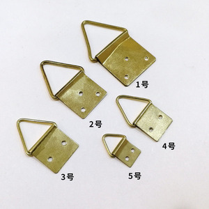 อุปกรณ์แขวนรูปภาพรูปสามเหลี่ยมแบบสองรู ยี่ห้อ Jin Da Pai รุ่น Eye Slip Hook สำหรับแขวนงานศิลปะ รับน้ำหนักได้ 1-3 กก. - Product Image 1