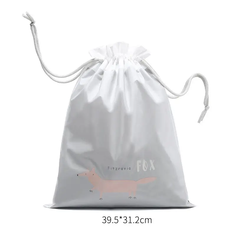 Özel logo baskılı su geçirmez büyük şeffaf buzlu makyaj beraberlik dize çantası hediye paketi İpli çanta