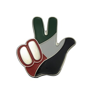 Metallo artigianale a forma <span class=keywords><strong>di</strong></span> mano distintivo con risvolto a dito medio spille in morbido smalto per abbigliamento - Product Image 1