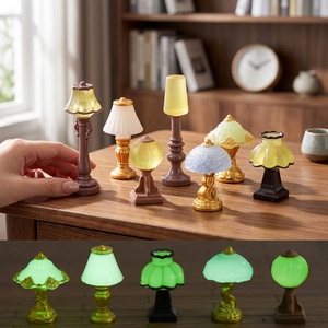 Lampe de bureau miniature vintage pour maison de poupée, lampe de table en résine, figurine, accessoires de meubles rétro pour la décoration de maison de poupée, vente en gros - Product Image 2