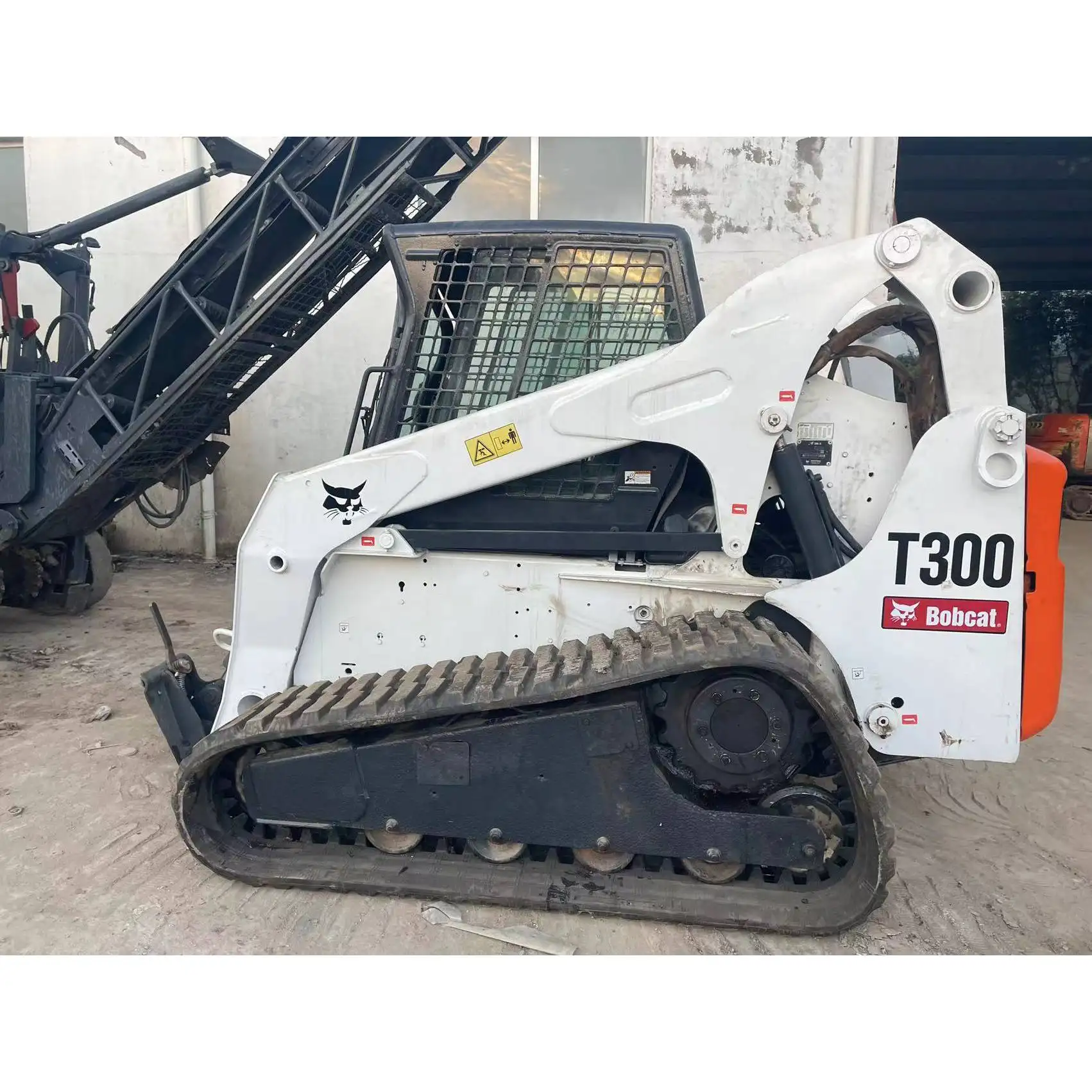 Küçük Bobcat T300 ikinci el Skid Steer paletli yükleyici