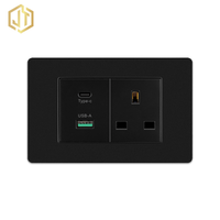 Prise de courant moderne britannique avec prise britannique 13A et charge rapide USB Type C pour MacBook, téléphone, bureau