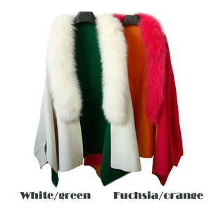 Capa de Invierno de Lana de Alta Calidad con Cuello de Piel de Zorro de Lujo y Ribete de Piel - Product Image 4