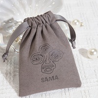 Sac d'emballage cadeau de bijoux en microfibre de luxe pochette à cordon en microfibre en daim imprimé avec logo personnalisé pour collier bijoux