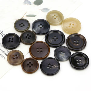 Traje ignífugo <span class=keywords><strong>con</strong></span> 4 agujeros de <span class=keywords><strong>Urea</strong></span> de resina ecológica personalizada <span class=keywords><strong>con</strong></span> borde quemado y técnicas láser - Product Image 4