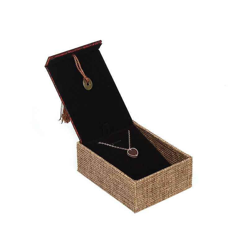 กล่องจี้สีแดง