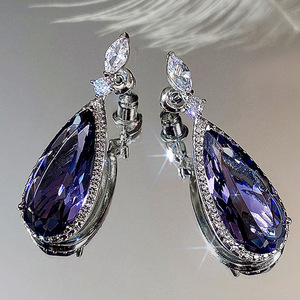 Orecchini Pendenti Lunghi a Goccia Viola con Cristalli Pavé per Donna, Eleganti Accessori per Abiti da Sera - Product Image 1