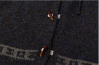 Cardigan en tricot acrylique à motif de personnage avec capuche, collection Hiver 2026, nouveau pull unisexe décontracté et polyvalent