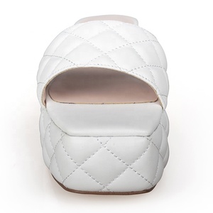 Scarpe bianche classiche con tacco alto a punta aperta leggere con plateau superiore da 5cm sandali con chiusura Slip-On tacco spesso scatolato per la stagione estiva - Product Image 4