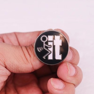 Nouvel Arrivage : Broches de revers en métal émaillé (dur et souple) en forme de figurines de briquet rondes et badges à lettres de dessin animé, articles de collection pour vêtements, vente en gros - Product Image 1