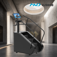Simulateur d'escalade silencieux à grand écran tactile MND X2000B pour centre de fitness Amsterdam, avec cadre stable