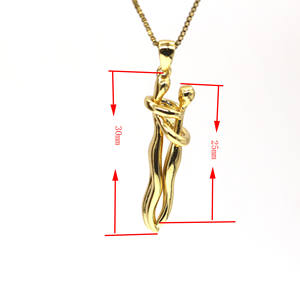 Kalung liontin pelukan pasangan desain baru liontin baja tahan karat berlapis emas 18K untuk hadiah jimat Pria Wanita - Product Image 2