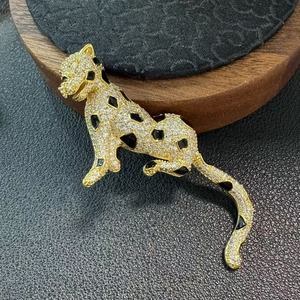 小批量定制徽标生动斑点豹纹动物雕塑巴洛克珍珠脚饰胸针珠宝制造商支持 - Product Image 3