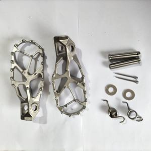 Pedane anteriori OTOM K23 2023 per KTM SX SXF EXC EXCF in lega di alluminio resistente - Product Image 1