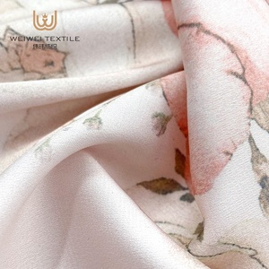 Hijab en satin de <span class=keywords><strong>soie</strong></span> pour femmes musulmanes, imprimé numériquement, motifs floraux, tissu de luxe personnalisé - Product Image 4