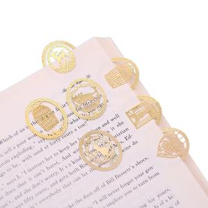 Signets en métal plaqué or avec impression UV personnalisée en <span class=keywords><strong>3D</strong></span>, logo personnalisé, design d'animaux d'anime creux, signets promotionnels, pendentif - Product Image 4