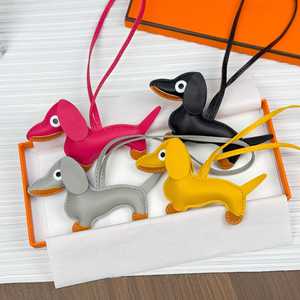 Breloque de sac en cuir chien teckel mignon, pendentif animal multicolore, porte-clés portable, joli cadeau pour les passionnés d'animaux - Product Image 2