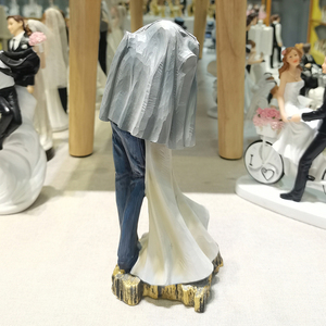Statue en résine Amoureux s'embrassant Souvenirs Figurine Décoration de mariage Pour mariage - Product Image 4
