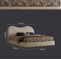 Lit capitonné de luxe moderne avec tête de lit incurvée en bois, ottoman de rangement beige en bouclette et grand espace de rangement, mobilier de chambre