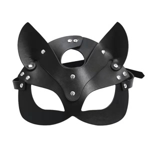Máscara de ojo de zorro negra de media cara con tachuelas para uso adulto en Halloween - Product Image 5