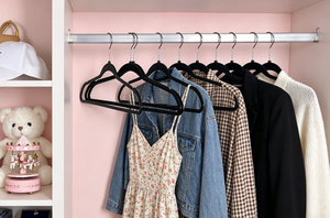 Cintres en <span class=keywords><strong>velours</strong></span> floqué noir antidérapants et peu encombrants, avec crochets rose doré, vente en gros du fabricant, personnalisables et économiques - Product Image 4