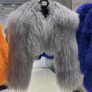 <span class=keywords><strong>Cappotto</strong></span> da Donna Corto in <span class=keywords><strong>Pelliccia</strong></span> di Pecora Grigia con <span class=keywords><strong>Pelliccia</strong></span> Mongola all'Ingrosso in Vera <span class=keywords><strong>Pelliccia</strong></span> d'Agnello - Product Image 1