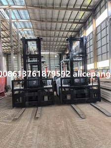 Chariot élévateur à fourche TCM modèle FD70, 7 tonnes, mât à 2 étages, hauteur de levage 3 mètres, équipé d'un déplaceur latéral. - Product Image 6