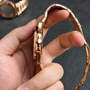 นาฬิกาข้อมือผู้ชายหรูหรา รุ่น 5723 ประดับโมอิสซาไนต์ หน้าปัดประดับทับทิมสั่งทำพิเศษ ตัวเรือนทองคำ 18K นาฬิกาจักรกลสำหรับนักธุรกิจ - Product Image 2