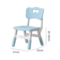 Chaise d'extérieur moderne en plastique pour enfants avec design réglable en hauteur, caractéristiques de sécurité et embouts antidérapants pour une utilisation scolaire
