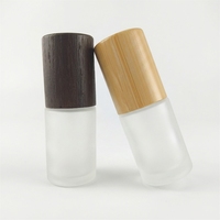 Emballage de soin de la peau de luxe de haute qualité, flacon pompe carré vide en verre givré de 30 ml avec couvercle en bambou