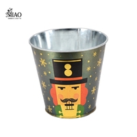 Cubo de Acero Galvanizado con Diseño Navideño Europeo de Dibujos Animados, Decoración Ecológica, Duradera y Verde para Interiores, Exteriores, Pisos y Jardines