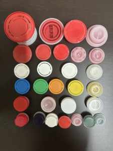 Venta al por Mayor en China, Tapas <span class=keywords><strong>Bericap</strong></span> de Plástico HUICHENG de 57 mm Resistentes a Químicos, Antiderrames y a Prueba de Fugas, con Logotipo Personalizado para Latas - Product Image 2