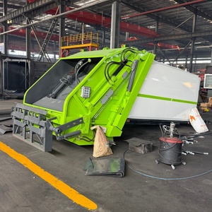 Camion Compacteur de Déchets 4x2 7m³ à Prix Usine, Camion à Ordures Hydraulique Compressé 6m³ à Prix Abordable - Product Image 4