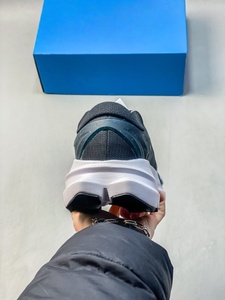 Chaussures de course de la série Hokas de qualité supérieure - légères, durables et amortissantes - adaptées aux hommes et aux femmes - Product Image 4