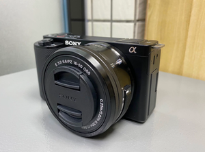 Cámara sin Espejo 4K ZV-E10 Usada con Tarjeta SD de 24.2MP y Wi-Fi para Vlogging en <span class=keywords><strong>YouTube</strong></span> - Product Image 2