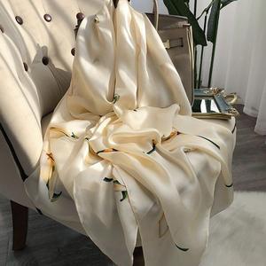 सभी मैच महिलाओं के लंबे रेशम स्कार्फ लाइट लक्जरी कोरियन शैली वयस्कों के लिए लोगो विरोधी स्कार्फ सादे रेशम के निशान के साथ - Product Image 1