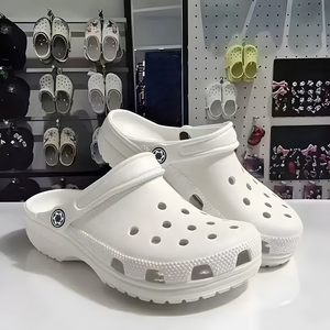 Zuecos Clásicos Unisex de EVA, Calzado Cómodo, Duradero y Antideslizante para Uso Diario Familiar - Product Image 3