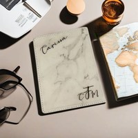 Housse de passeport personnalisée en similicuir |   Portefeuille de voyage gravé sur mesure