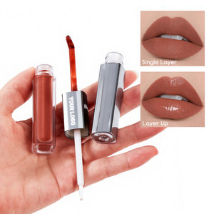 Gloss à lèvres double embout 5 teintes fini mat effet miroir, anti-transfert, longue tenue 8H, enrichi en vitamine E pour marque privée - Product Image 1