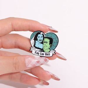 Pin de solapa Creative Movie & Film Series-Broche de aleación de diseño de personaje de corazón y amor de dibujos animados para accesorios de atuendo elegantes - Product Image 6