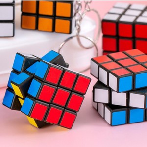 Mini <span class=keywords><strong>Cubo</strong></span> <span class=keywords><strong>de</strong></span> <span class=keywords><strong>Rubik</strong></span> <span class=keywords><strong>3x3</strong></span> <span class=keywords><strong>de</strong></span> Plástico para Llavero - Juguete Educativo Colorido para Niños y Adultos al por Mayor - Product Image 2