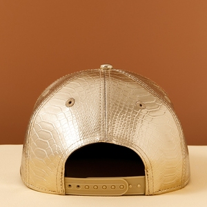 Gorra de béisbol de piel sintética personalizada de 5 paneles con logotipo, sombrero con Parche de goma con borde perforado y agujero perforado cortado con láser - Product Image 4