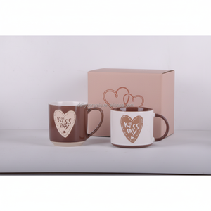 <span class=keywords><strong>Taza</strong></span> <span class=keywords><strong>de</strong></span> Café <span class=keywords><strong>de</strong></span> Cerámica <span class=keywords><strong>de</strong></span> 11 oz, Diseño OEM ODM, Dos Tonos Marrón y Blanco, Calcomanía <span class=keywords><strong>de</strong></span> Corazón con Texto en Inglés 'Kiss <span class=keywords><strong>Me</strong></span>', Logotipo Personalizado, <span class=keywords><strong>Taza</strong></span> para Té y Leche - Product Image 6