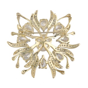 เข็มกลัดแฟชั่นผู้หญิงสุดหรู ประดับคริสตัล ไข่มุก และเพชรเทียมรูปดอกไม้ไฟ สำหรับงานแต่งงาน งานปาร์ตี้ และตกแต่งเสื้อผ้า - Product Image 5