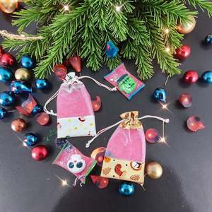 Petite pochette élégante en organza de coton avec cordon de serrage pour la décoration de fête de Noël, pour les cadeaux de Noël, la décoration de festival, l'emballage de vacances - Product Image 1